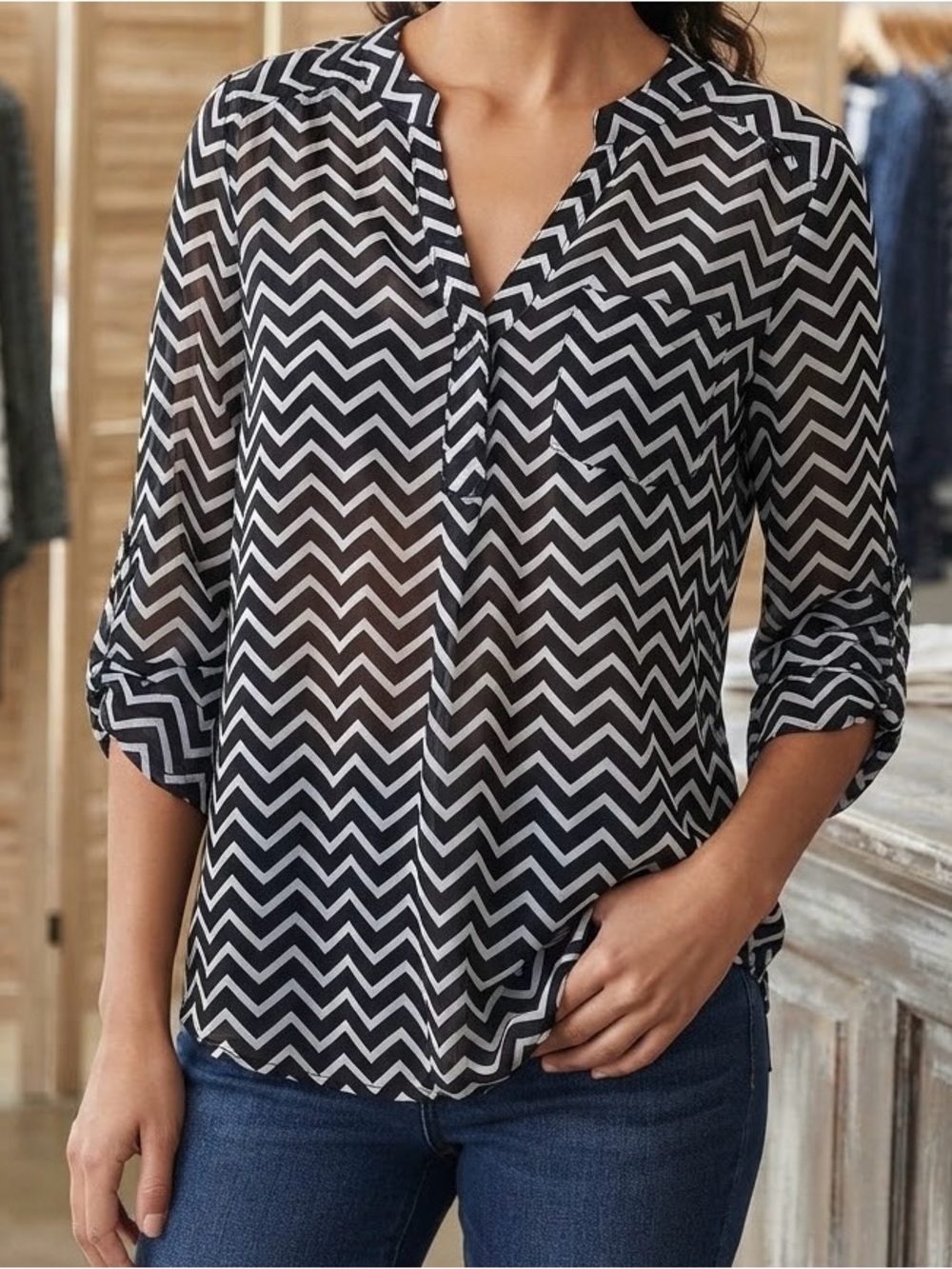 Riley + James Black and White Zigzag V-Neck Blouse Size 2x